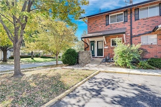 5700 W 97th St, Overland Park, KS 66207