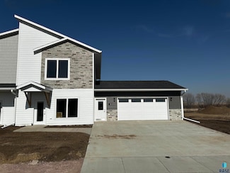222 Ivy Ln, Crooks, SD 57020