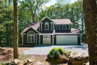 110 Forest View Dr, Hawley, PA 18428