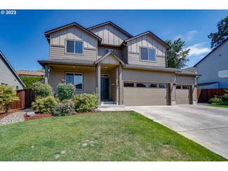 415 E 8th St, La Center, WA 98629