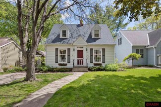923 923 Baker Ave, Mankato, MN 56001