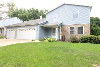 2009 Hidden Lake Rd, Bloomington, IL 61704