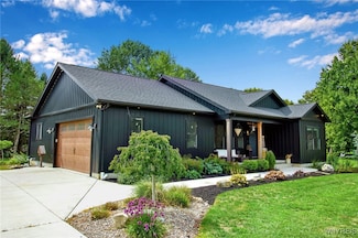 9268 Foote Rd, Akron, NY 14001