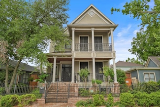 945 Waverly St, Houston, TX 77008