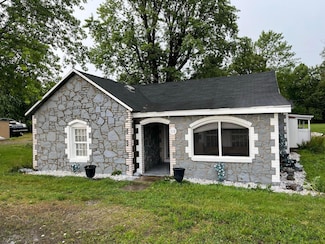 318 W Front St, New Holland, OH 43145