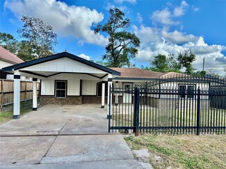 10320 Caxton St, Houston, TX 77016