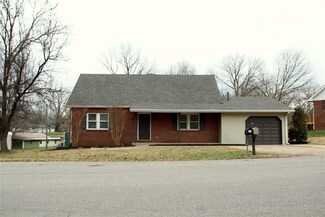 636 Parkview Dr, Boonville, IN 47601