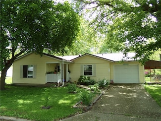 210 Kennedy Ave, Pana, IL 62557
