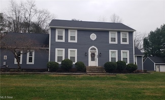 1310 Oxbow Rd, Belpre, OH 45714