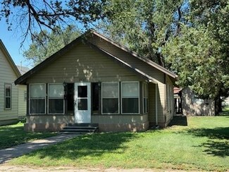 1213 Adams St, Great Bend, KS 67530