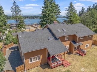 2006 Tacoma Point Dr E, Lake Tapps, WA 98391