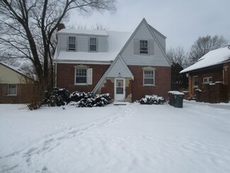 8464 Gross Point Rd, Skokie, IL 60077