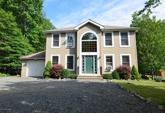 215 Mohican Rd, Canadensis, PA 18325