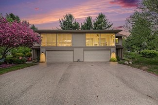 4289 Millpond Dr NE, Rockford, MI 49341