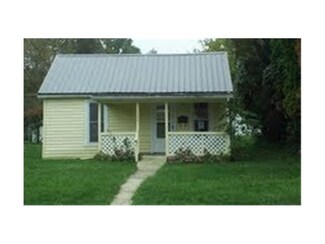 1025 W Jennings St, Rushville, IN 46173