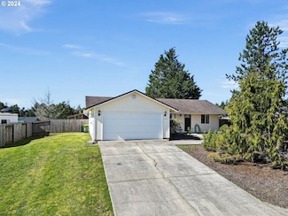 1405 Yew St, Florence, OR 97439