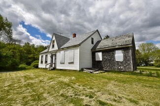 51 Old Rockland St, Rockport, ME 04856
