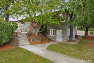 2829 Larch Way, Lynnwood, WA 98036