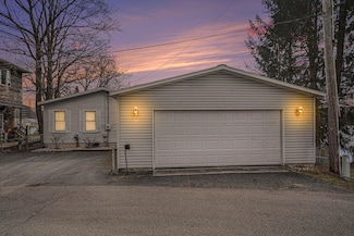 257 S Gull Lake Dr, Richland, MI 49083