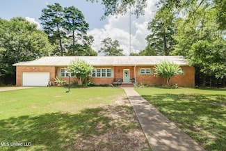 221 Third St S, Wiggins, MS 39577
