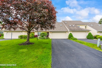 11 Standish Dr, Glenmont, NY 12077