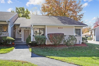 98 Molly Pitcher Ln Unit A, Yorktown Heights, NY 10598