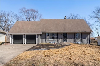 13621 Applewood Dr, Grandview, MO 64030