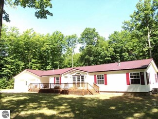 6627 Caribou Trail, Frederic, MI 49733
