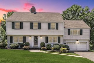 70 Orchard Ln, Melrose, MA 02176