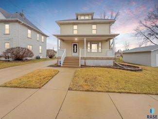 1019 E 2nd St, Canton, SD 57013