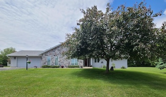 N6923 Donlin Dr, Pardeeville, WI 53954