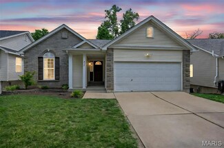 457 Winter Bluff Dr, Fenton, MO 63026