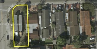 902 SE 8th St, Hialeah, FL 33010
