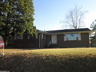 1220 W Pullen St, Pine Bluff, AR 71601