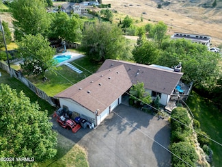 924 N Scenic Rd, Yakima, WA 98908