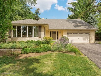 215 S Prospect Ave, Clarendon Hills, IL 60514