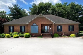 1202 Bradshaw Dr, Florence, AL 35630
