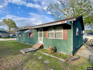 302 Elm St, Martin, TN 38237