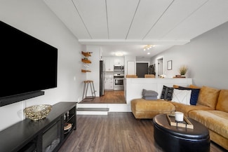 160 Burkhall St Unit 212, South Weymouth, MA 02190