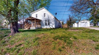 1016 S Main St, Nevada, MO 64772