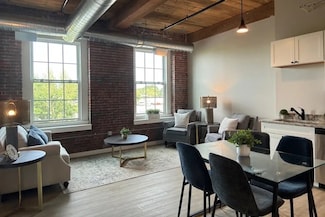 110 E Hollis St Unit 327, Nashua, NH 03060