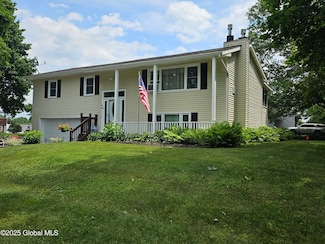2 Sunset Ln, Fort Edward, NY 12828