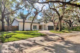 1911 Rain Forest Trail, Sarasota, FL 34240