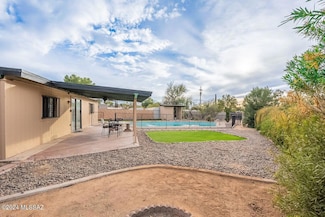 1824 S Prudence Place, Tucson, AZ 85710