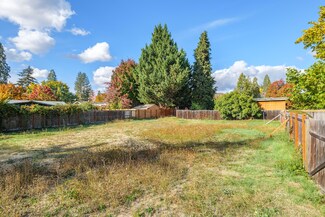 726 SW Greenwood Ave, Grants Pass, OR 97526