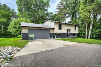3956 S Sashabaw Rd, Clarkston, MI 48348