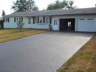 23 Orchard Hills Dr, Spencerport, NY 14559