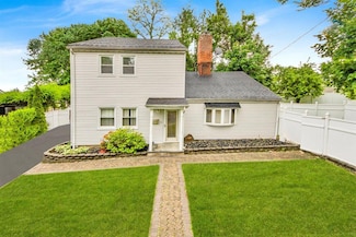680 Corbalis Place, Yonkers, NY 10703