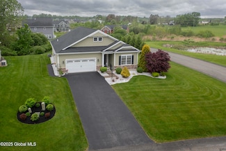 2 Julia Cir, Mechanicville, NY 12118