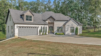 904 Rolling Forest Dr, Jonesboro, AR 72404